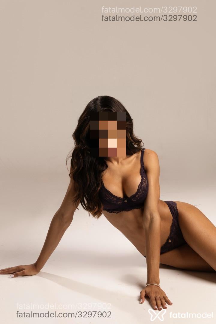 Acompanhante mulher morena (o) de olhos verdes em São Paulo - Alessia Monteiro