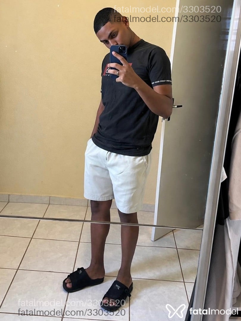 Acompanhante homem morena (o) de olhos pretos em Virtual Acompanhante homem morena (o) de olhos pretos em Virtual - Cardozo