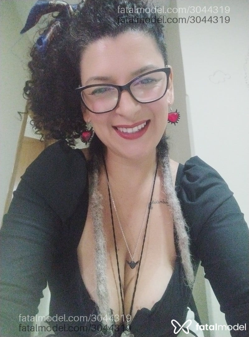 Acompanhante mulher morena (o) de olhos pretos - Monford Vi