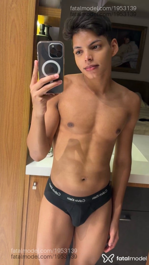 Acompanhante homem com cabelo castanho de olhos castanhos em Rio de Janeiro - Lucas Pereira