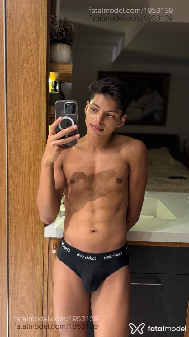 Acompanhante homem com cabelo castanho de olhos castanhos em Rio de Janeiro - Lucas Pereira