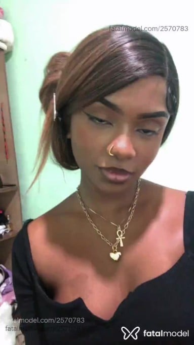 Acompanhante mulher com cabelo castanho de olhos castanhos em Duque de Caxias - Flor
