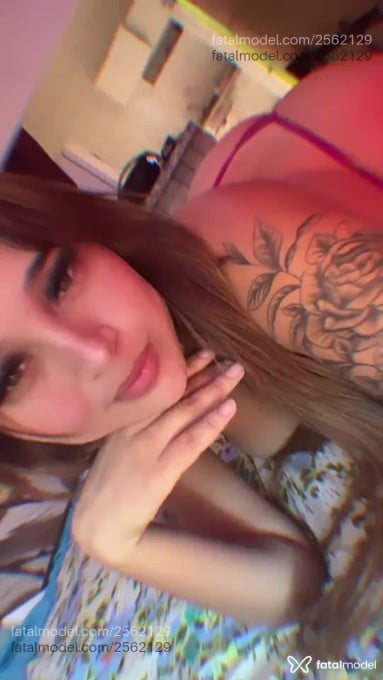 Acompanhante mulher com cabelo castanho de olhos mel - Juliana