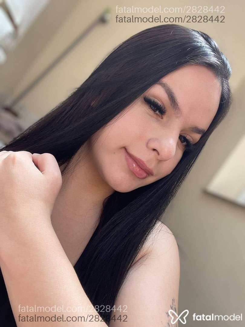 Acompanhante mulher morena (o) de olhos castanhos - Mirella