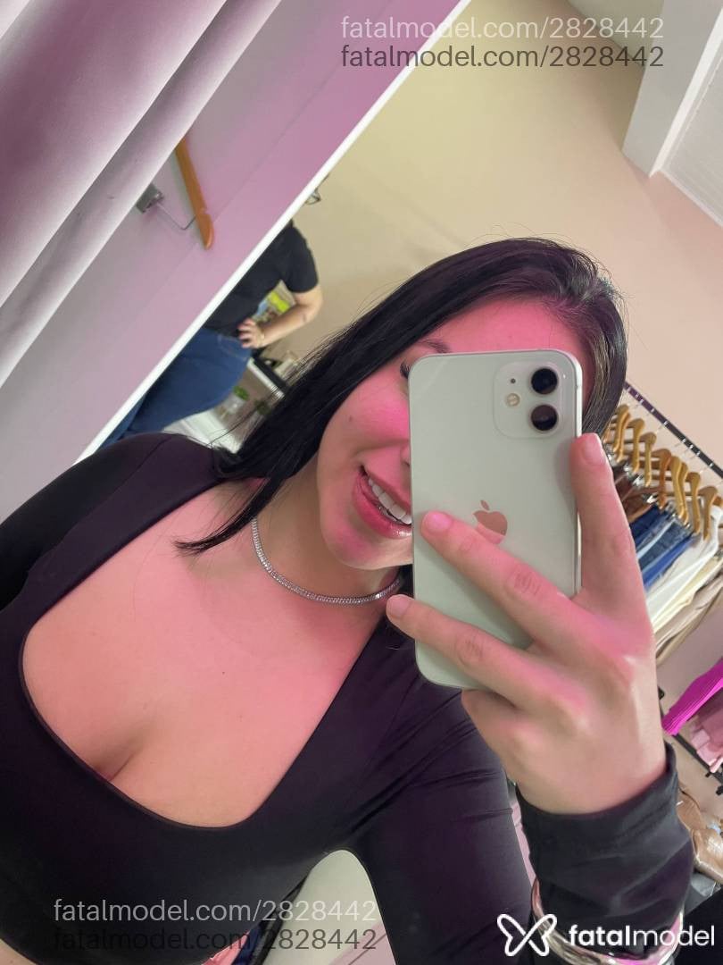 Acompanhante mulher morena (o) de olhos castanhos - Mirella