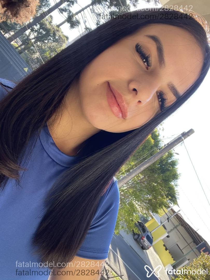 Acompanhante mulher morena (o) de olhos castanhos - Mirella