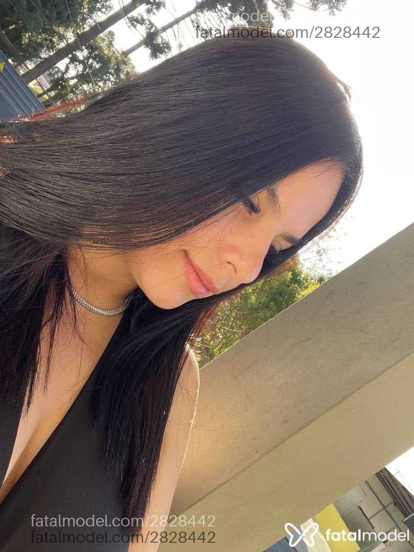 Acompanhante mulher morena (o) de olhos castanhos - Mirella