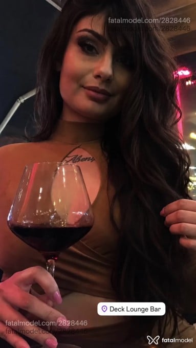 Acompanhante mulher morena (o) de olhos castanhos - Tati Mitin
