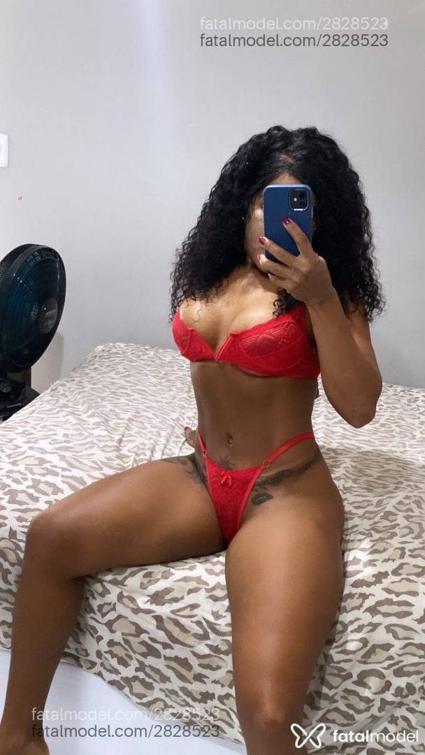 Acompanhante mulher com cabelo castanho de olhos pretos - Pricilatatuada Acompanhante mulher com cabelo castanho de olhos pretos - Pricilatatuada