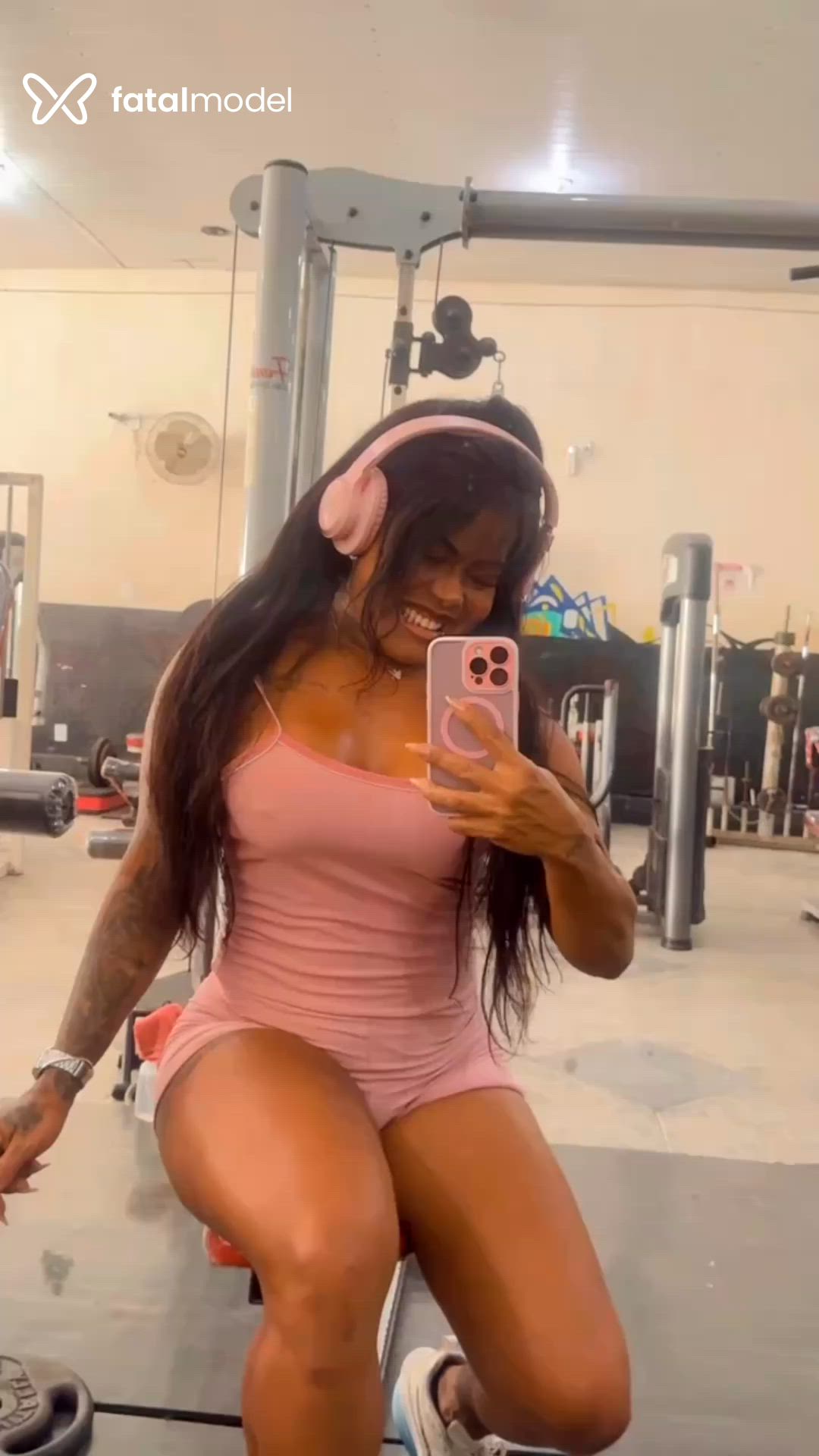 Acompanhante mulher com cabelo castanho de olhos pretos - Pricilatatuada Acompanhante mulher com cabelo castanho de olhos pretos - Pricilatatuada