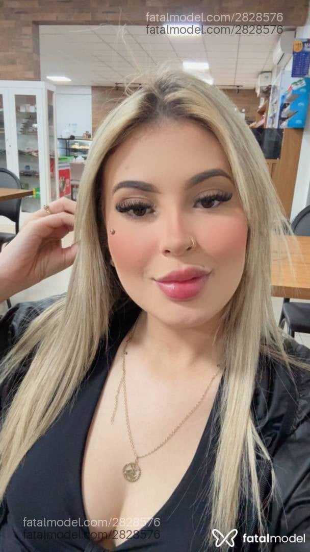 Acompanhante mulher loira (o) de olhos mel - Gabriele