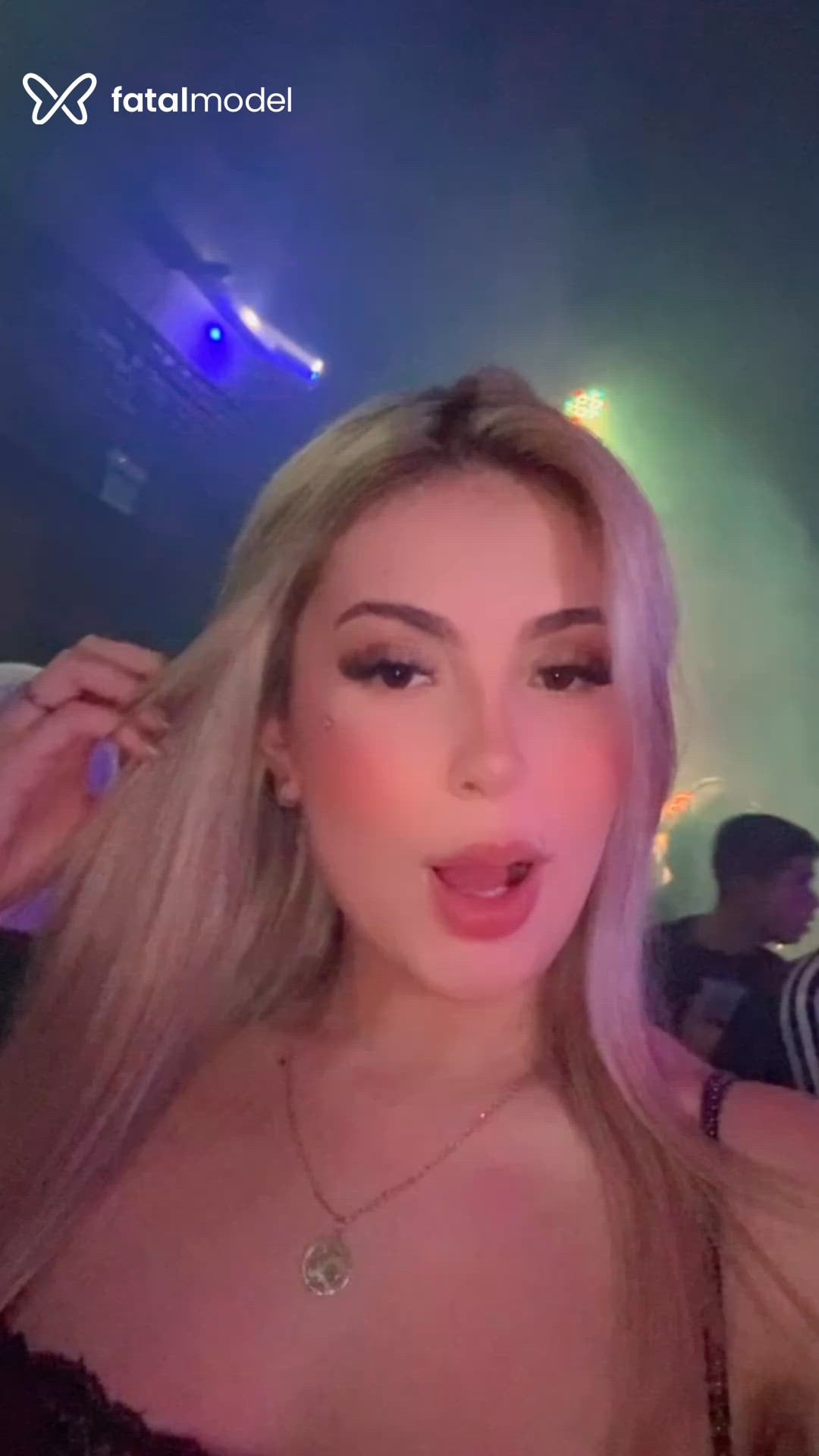Acompanhante mulher loira (o) de olhos mel - Gabriele