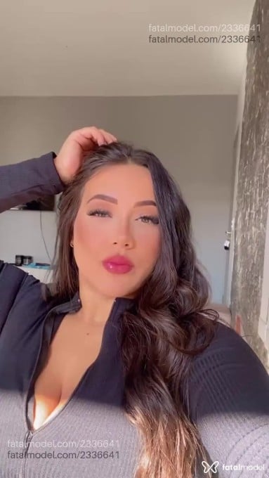 Acompanhante mulher com cabelo castanho de olhos castanhos em Curitiba - Larissa Mendes