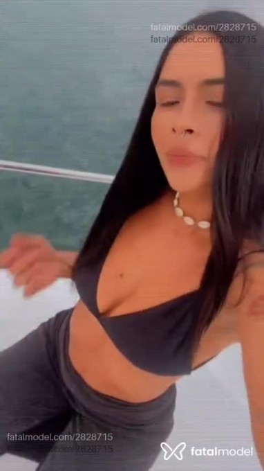 Acompanhante mulher morena (o) de olhos pretos em Virtual Acompanhante mulher morena (o) de olhos pretos em Virtual - Bella