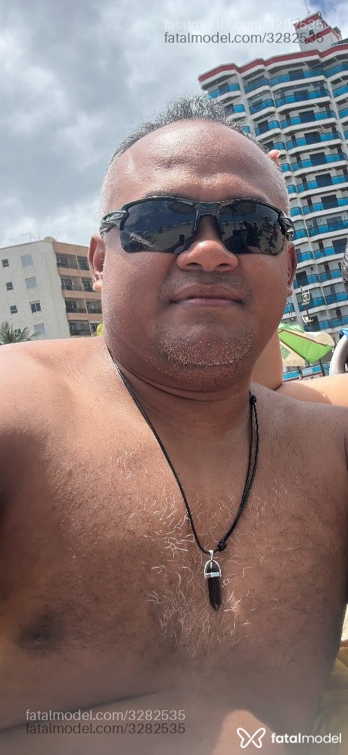 Acompanhante homem com cabelo grisalho de olhos castanhos em Louveira Acompanhante homem com cabelo grisalho de olhos castanhos em Louveira - Ribeiro