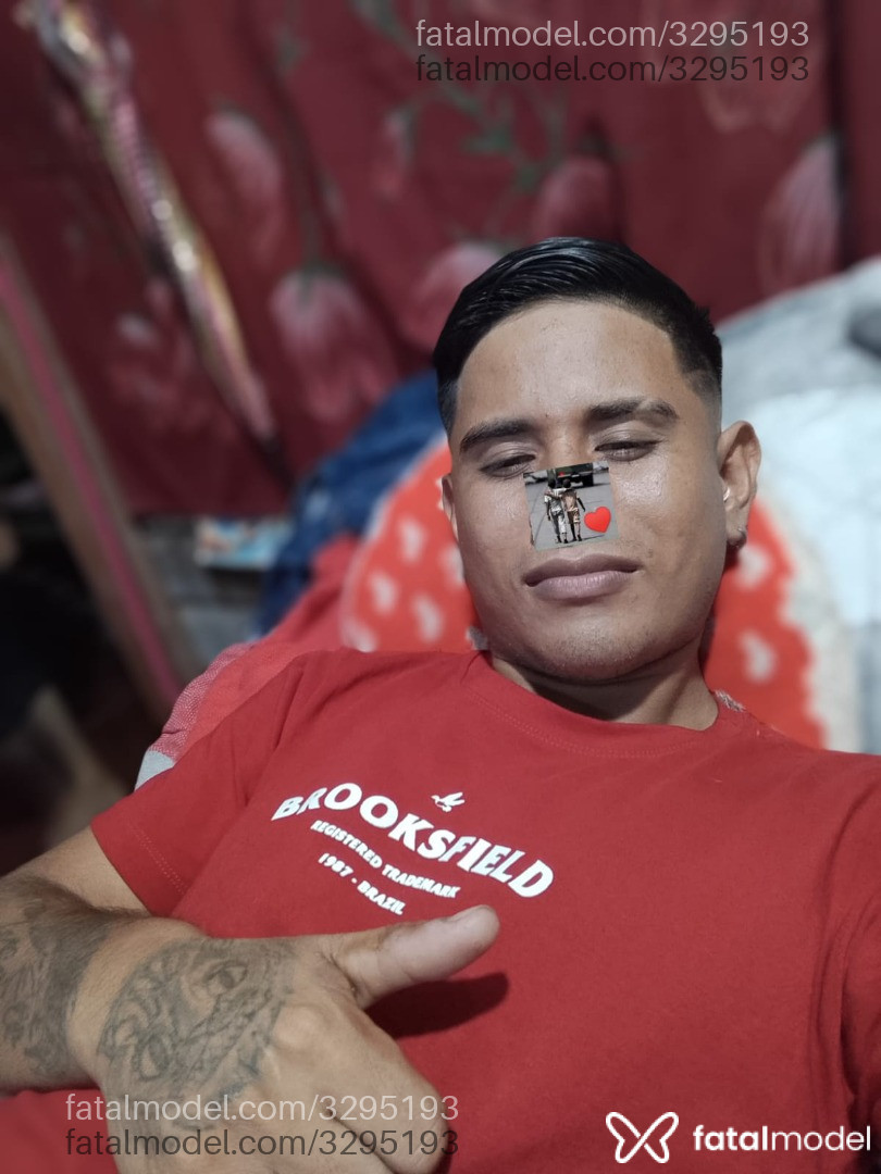Acompanhante homem com cabelo castanho de olhos castanhos - Ycaro