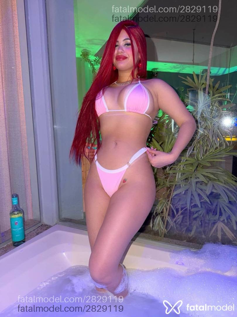 Acompanhante mulher ruiva (o) de olhos castanhos - Moranguiinhoo