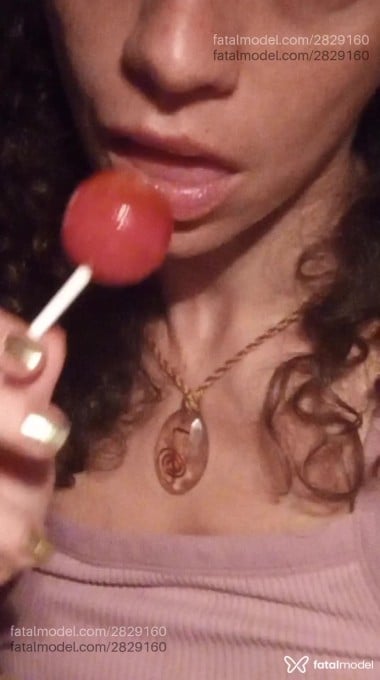 Acompanhante mulher com cabelo castanho de olhos verdes em Itajaí - Natasha Sena