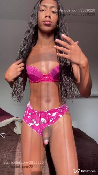 Acompanhante mulher trans morena (o) de olhos castanhos em Virtual - Isislinda