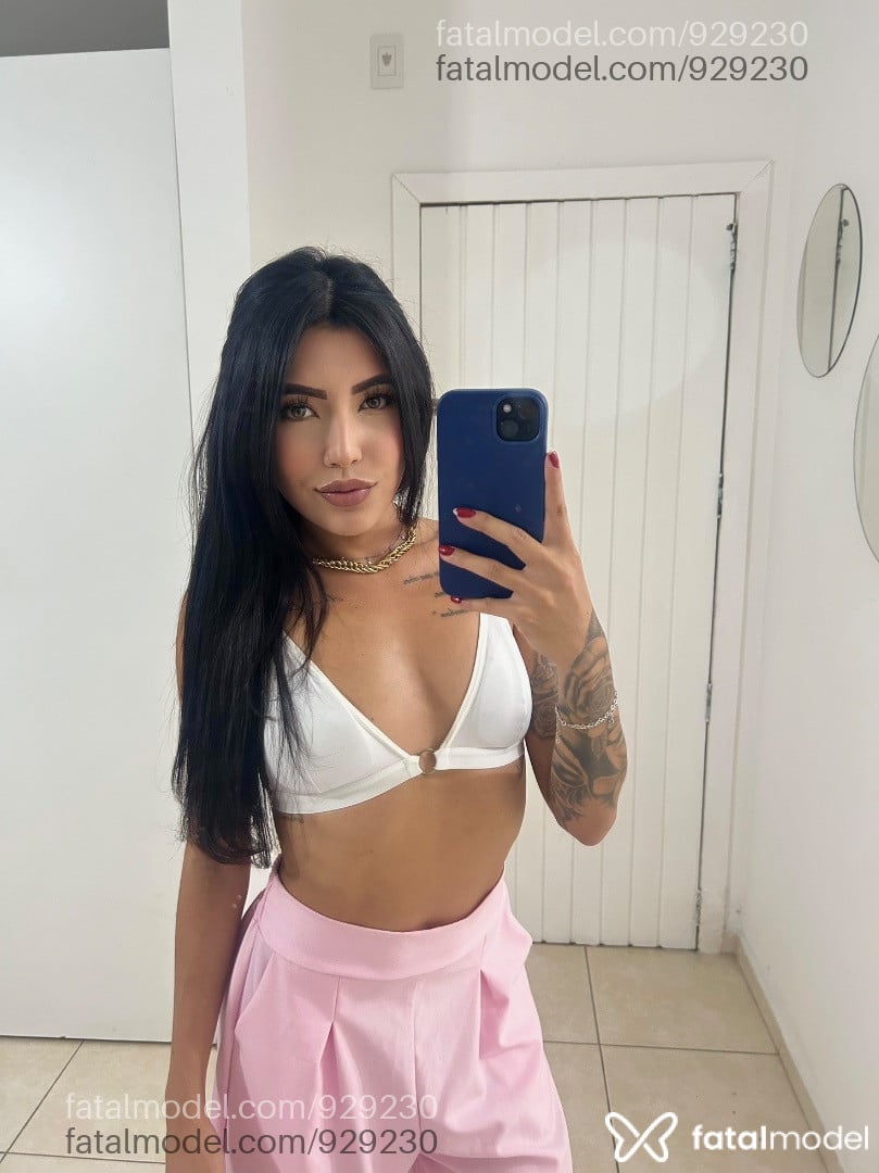 Acompanhante mulher morena (o) de olhos verdes - Luna Cartier Minei Acompanhante mulher morena (o) de olhos verdes - Luna Cartier Minei