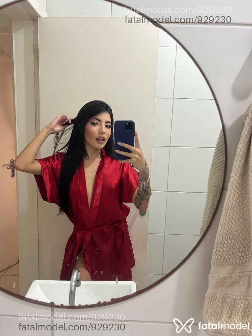 Acompanhante mulher morena (o) de olhos verdes - Luna Cartier Minei Acompanhante mulher morena (o) de olhos verdes - Luna Cartier Minei