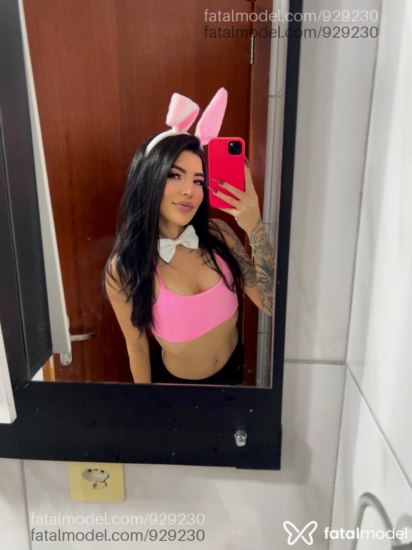 Acompanhante mulher morena (o) de olhos verdes - Luna Cartier Minei Acompanhante mulher morena (o) de olhos verdes - Luna Cartier Minei