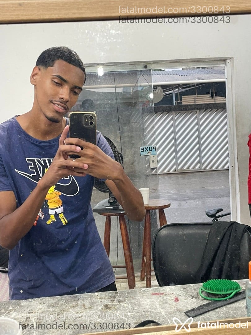 Acompanhante homem com cabelo castanho de olhos castanhos em Nova Iguaçu Acompanhante homem com cabelo castanho de olhos castanhos em Nova Iguaçu - Matheus Silva