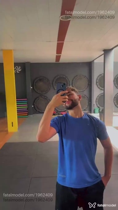 Acompanhante homem com cabelo castanho de olhos castanhos em Belém - Arley