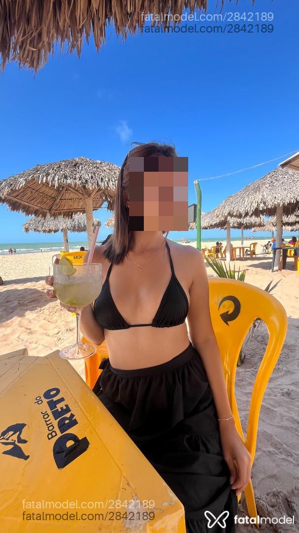 Acompanhante mulher com cabelo castanho de olhos mel em Brasília Acompanhante mulher com cabelo castanho de olhos mel em Brasília - Carolina