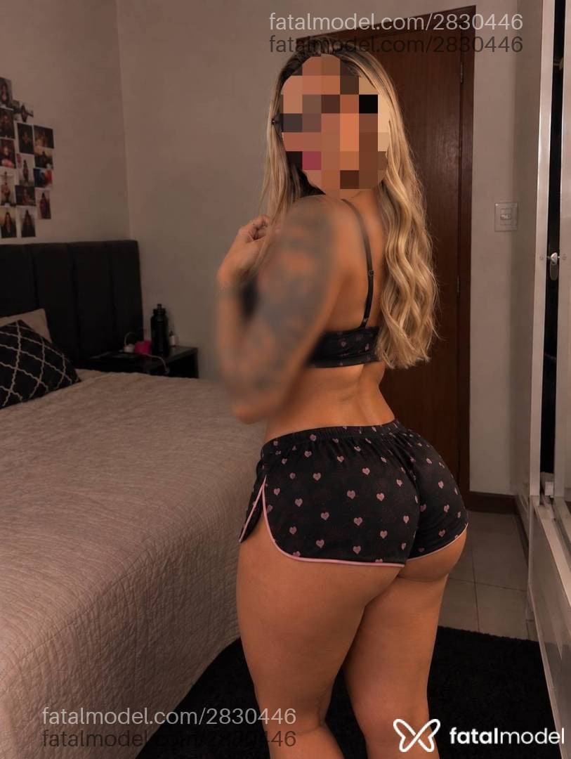 Acompanhante mulher morena (o) de olhos cinza - Zafira Ravena