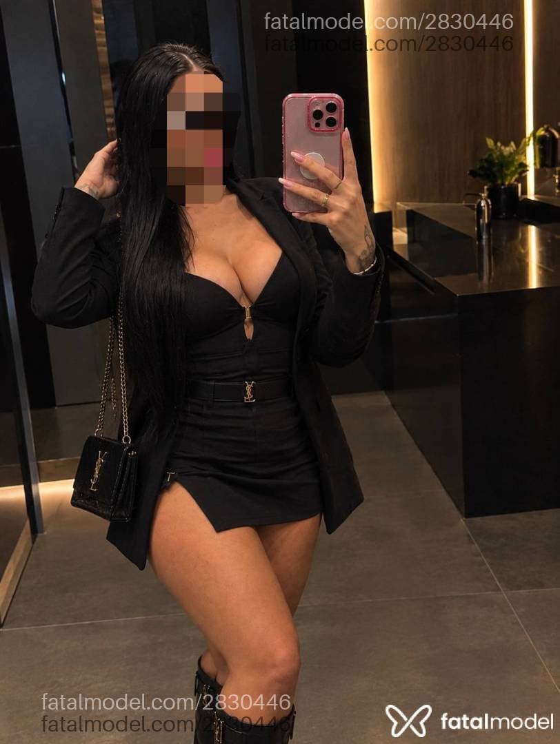 Acompanhante mulher morena (o) de olhos cinza - Zafira Ravena