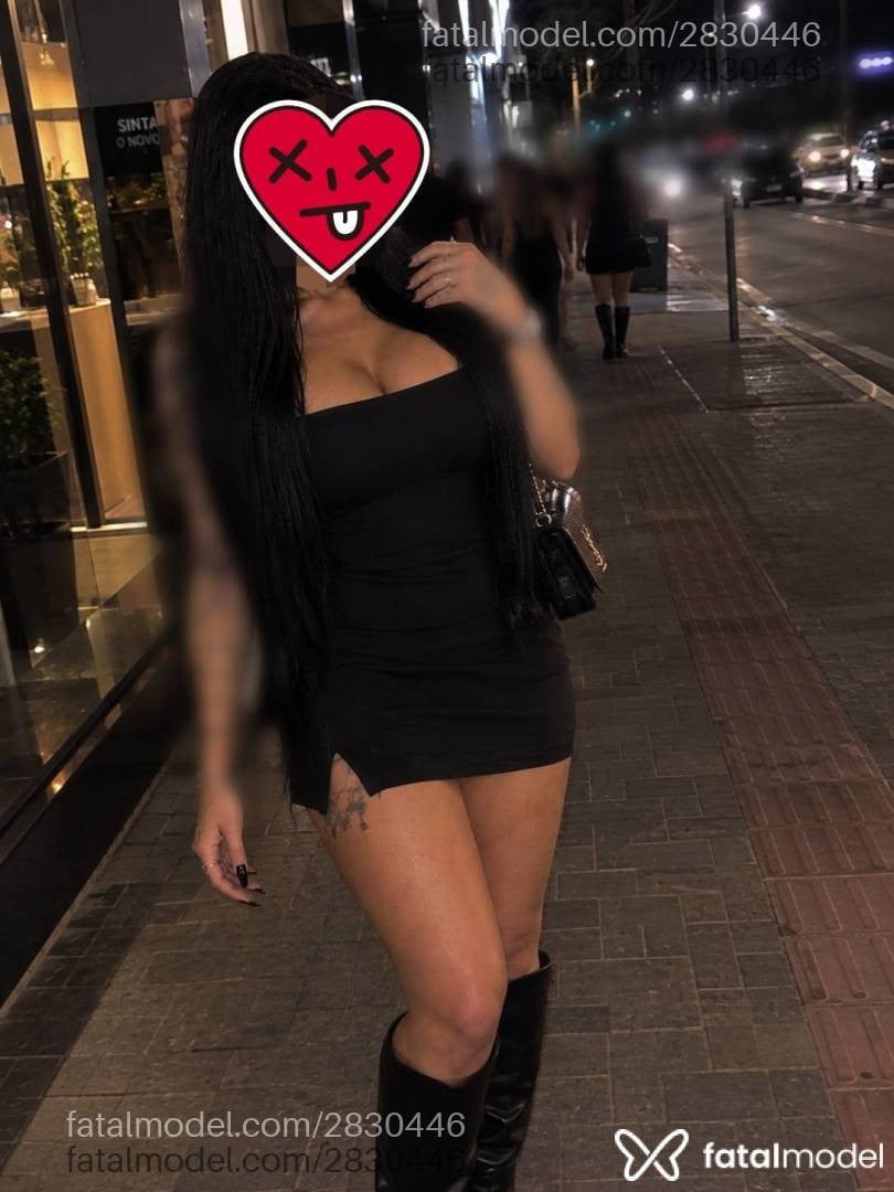 Acompanhante mulher morena (o) de olhos cinza - Zafira Ravena
