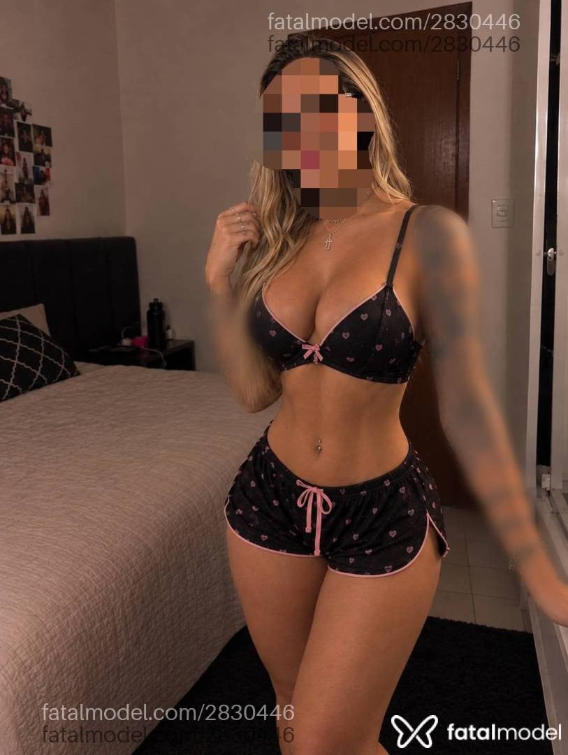 Acompanhante mulher morena (o) de olhos cinza - Zafira Ravena