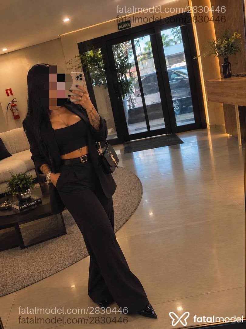 Acompanhante mulher morena (o) de olhos cinza - Zafira Ravena