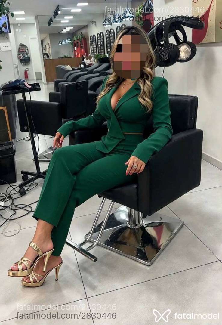 Acompanhante mulher morena (o) de olhos cinza - Zafira Ravena