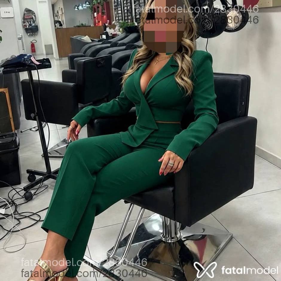 Acompanhante mulher morena (o) de olhos cinza - Zafira Ravena