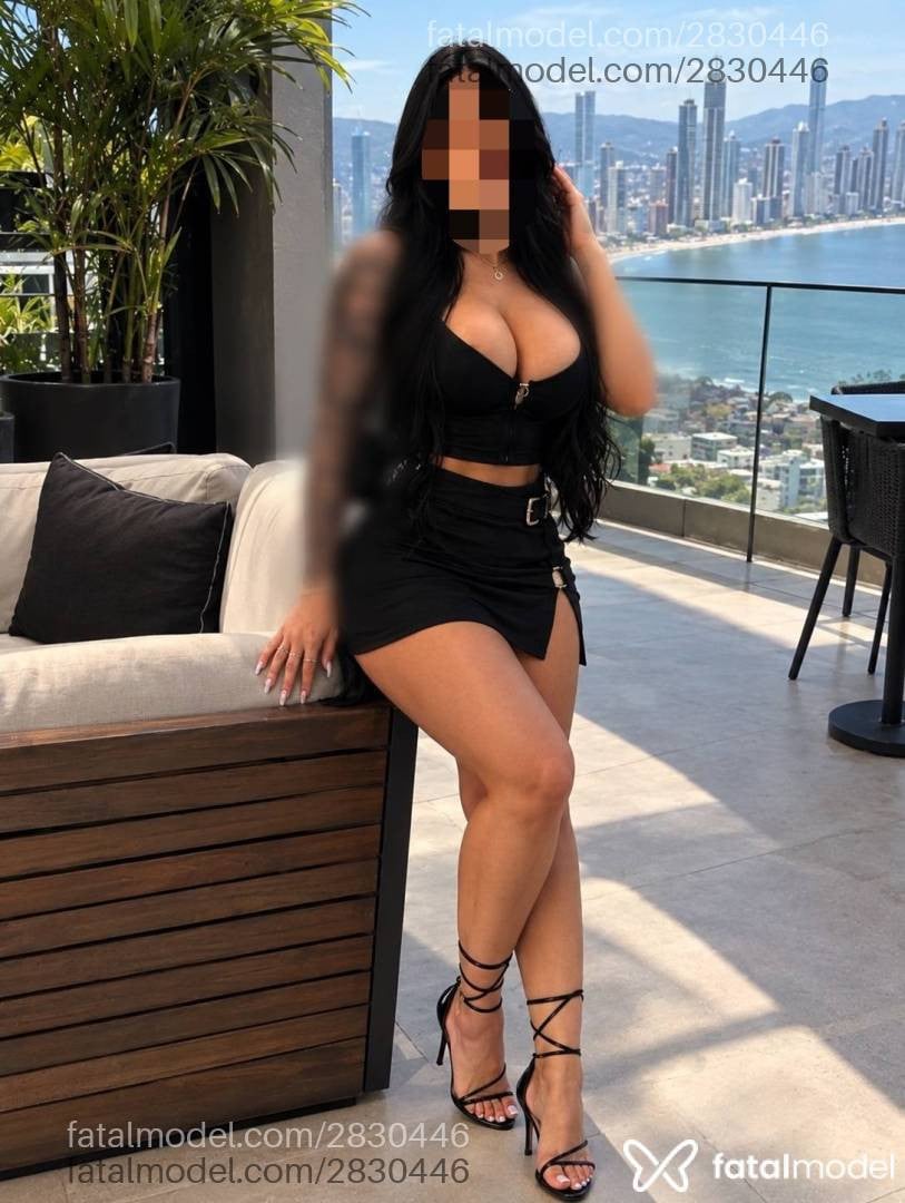 Acompanhante mulher morena (o) de olhos cinza - Zafira Ravena