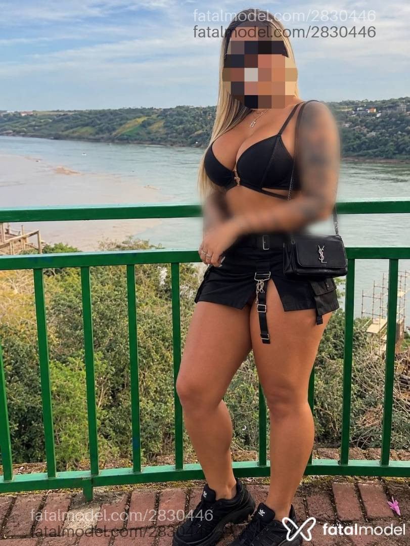 Acompanhante mulher morena (o) de olhos cinza - Zafira Ravena