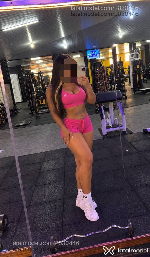 Acompanhante mulher morena (o) de olhos cinza - Zafira Ravena