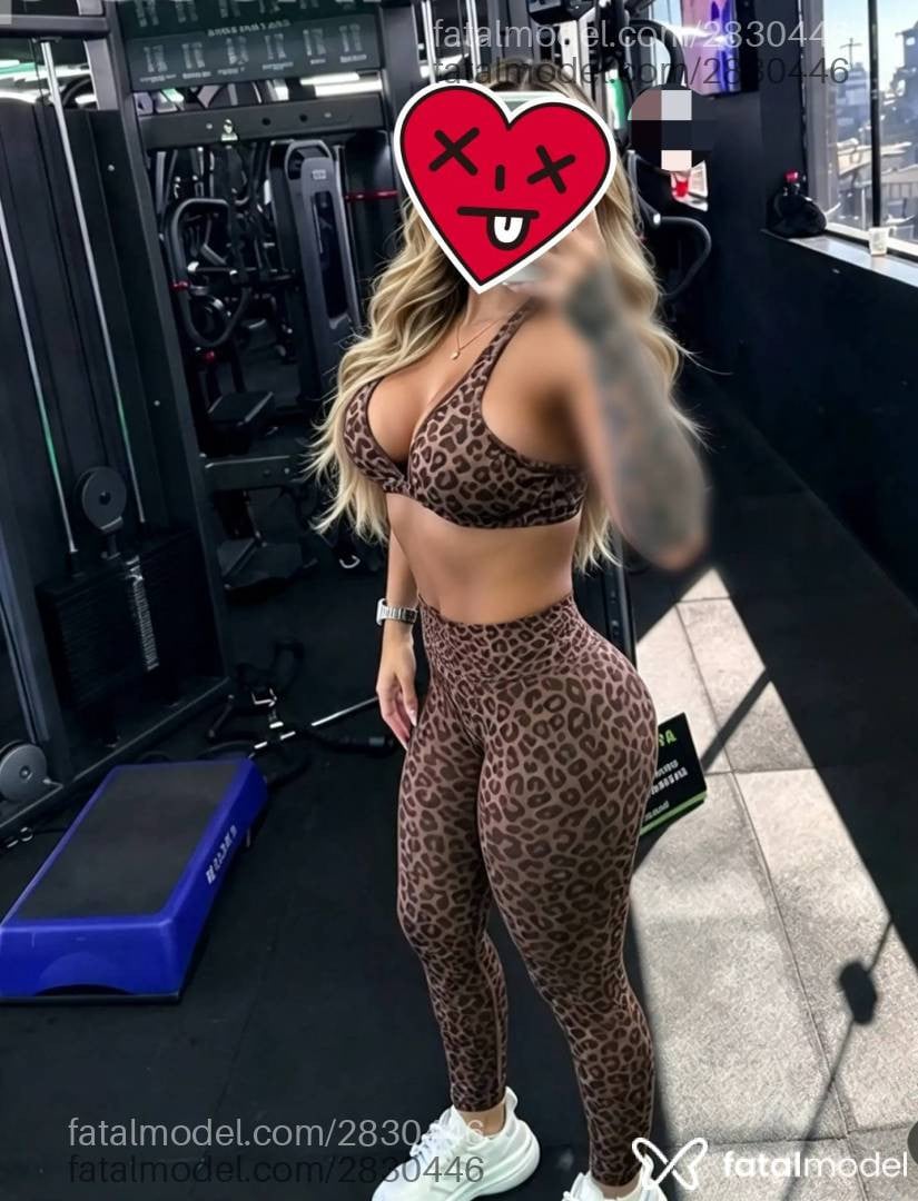 Acompanhante mulher morena (o) de olhos cinza - Zafira Ravena