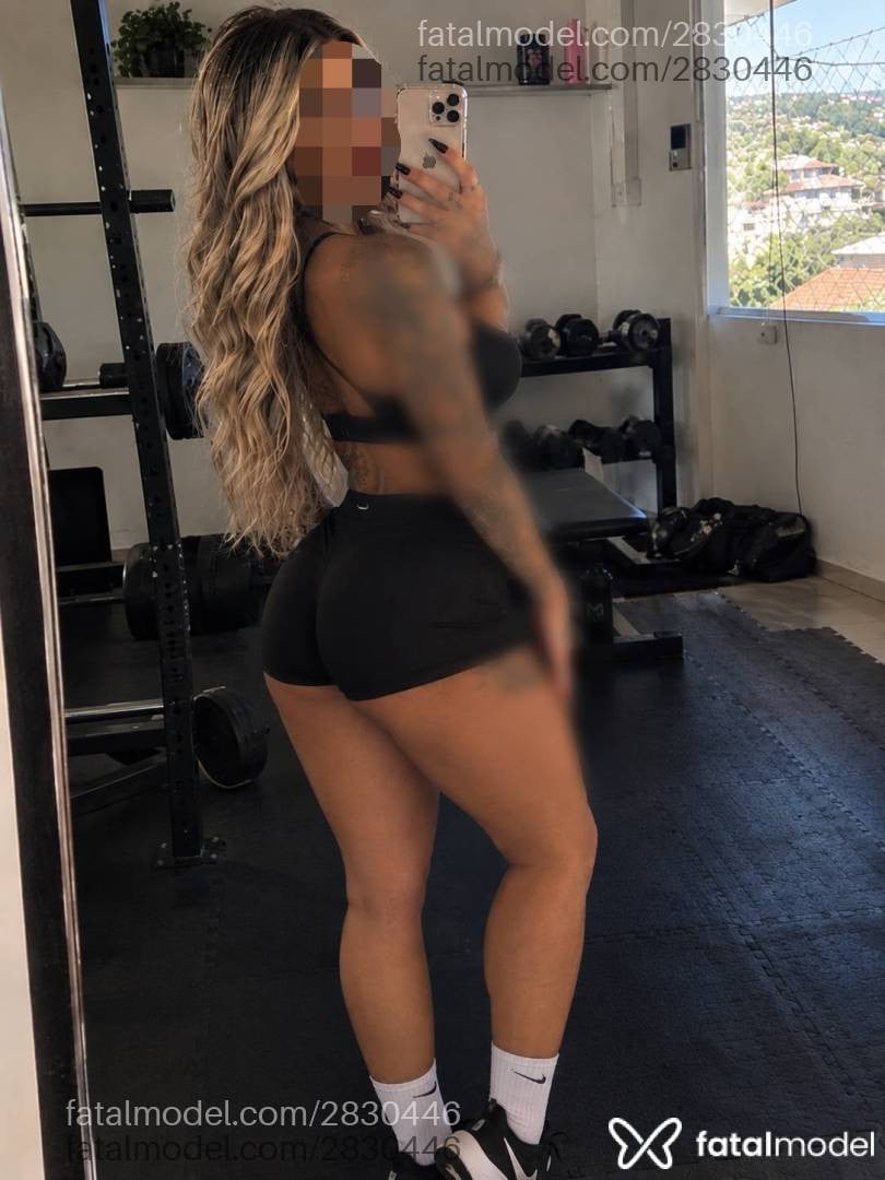 Acompanhante mulher morena (o) de olhos cinza - Zafira Ravena