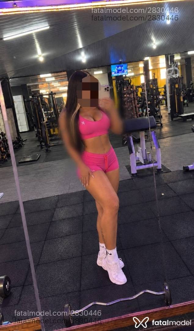 Acompanhante mulher morena (o) de olhos cinza - Zafira Ravena