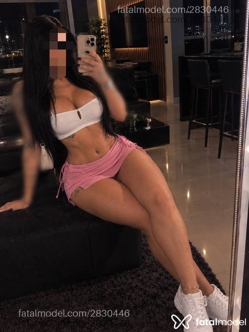 Acompanhante mulher morena (o) de olhos cinza - Zafira Ravena