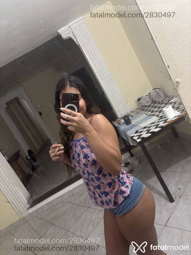 Acompanhante mulher loira (o) de olhos castanhos - Maya