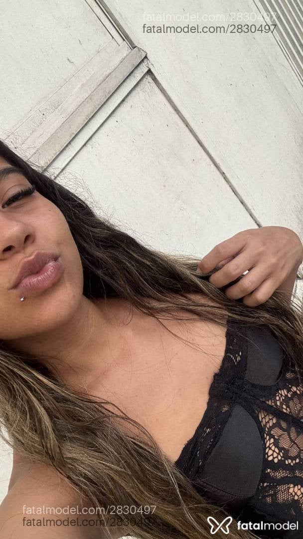 Acompanhante mulher loira (o) de olhos castanhos - Maya