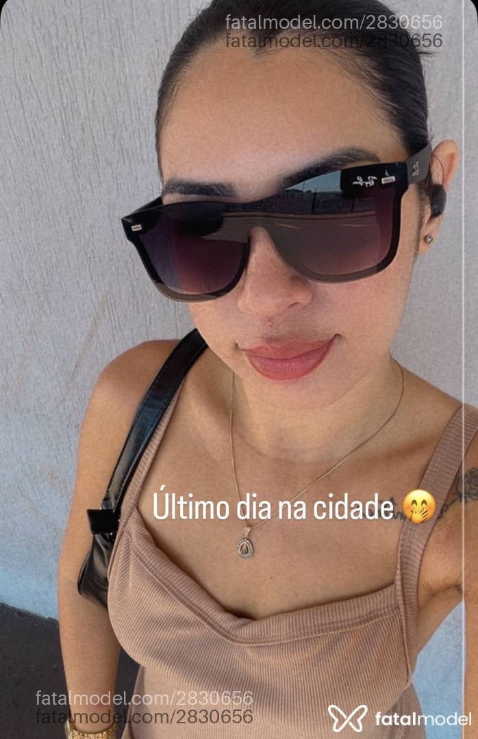 Acompanhante mulher morena (o) de olhos pretos - Patricia