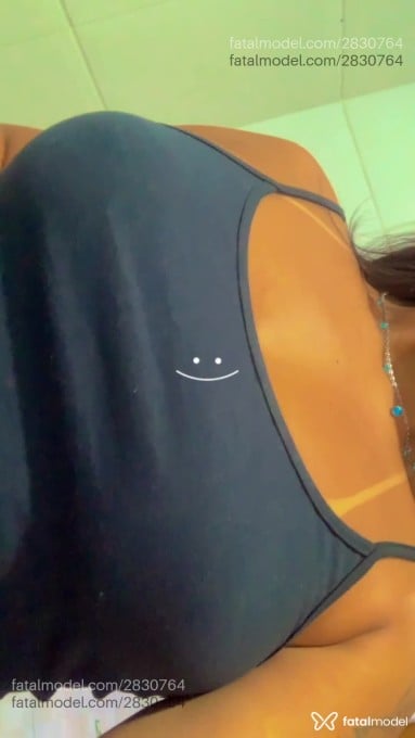 Acompanhante mulher morena (o) de olhos castanhos em Virtual Acompanhante mulher morena (o) de olhos castanhos em Virtual - Monique