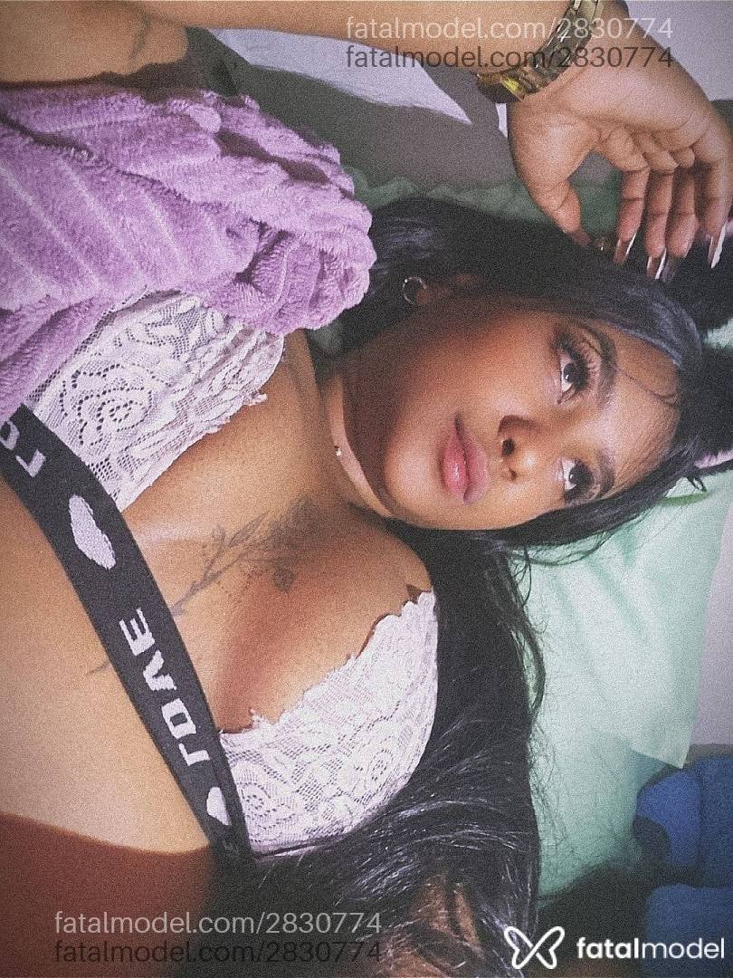 Acompanhante mulher morena (o) de olhos pretos em Camboriú - Mia