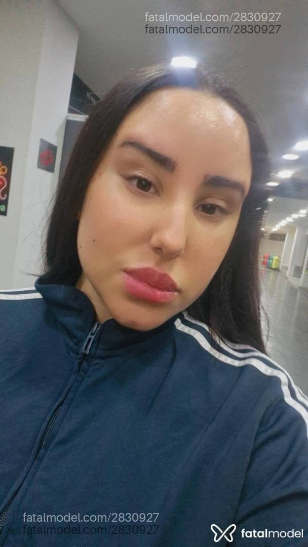 Acompanhante mulher morena (o) de olhos castanhos - Chloe
