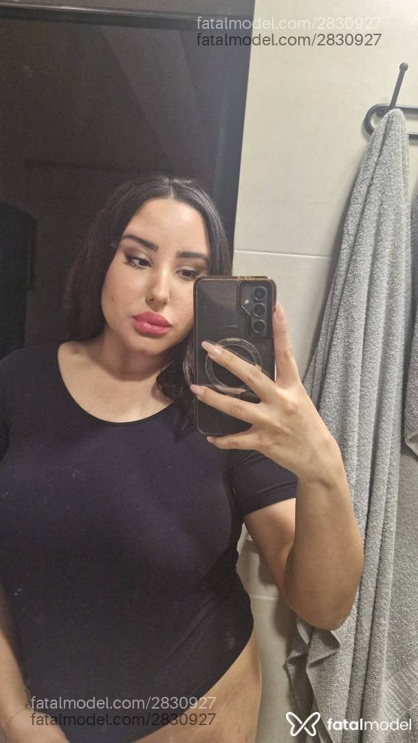 Acompanhante mulher morena (o) de olhos castanhos - Chloe